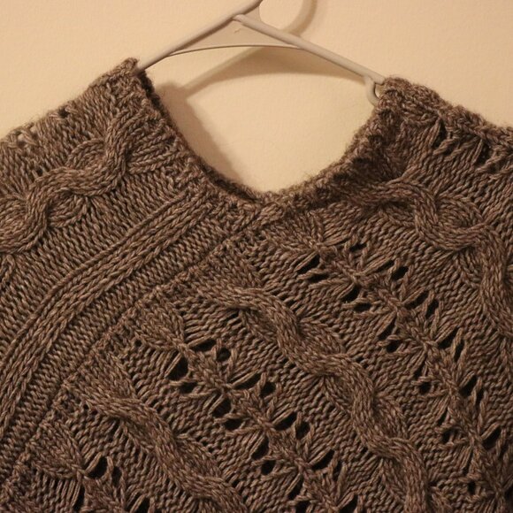 Iperico triangle draped shawl with various knitted designs, Made in Italy - Picture 2 of 7